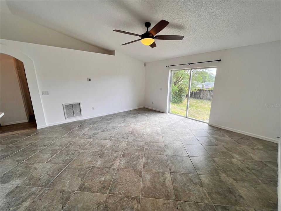 En Venta: $289,999 (3 camas, 2 baños, 1268 Pies cuadrados)