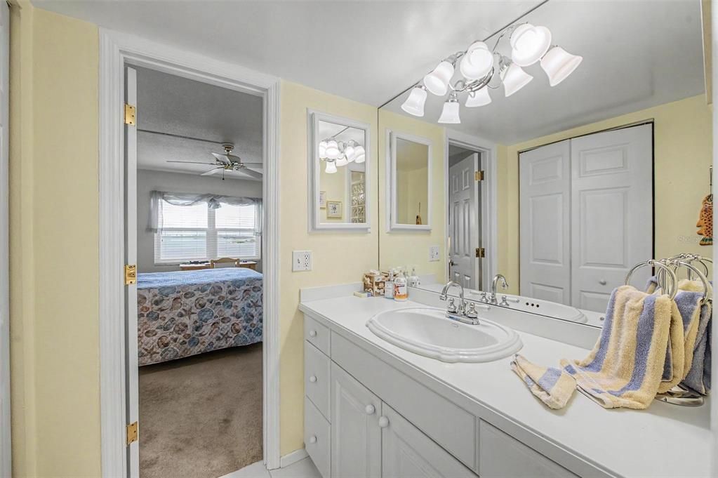 For Sale: $324,900 (2 beds, 1 baths, 970 Square Feet)