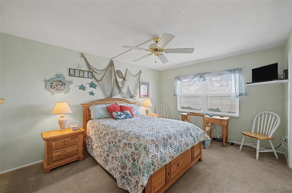 For Sale: $324,900 (2 beds, 1 baths, 970 Square Feet)