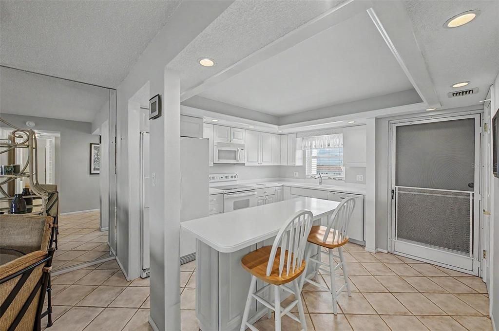 For Sale: $324,900 (2 beds, 1 baths, 970 Square Feet)
