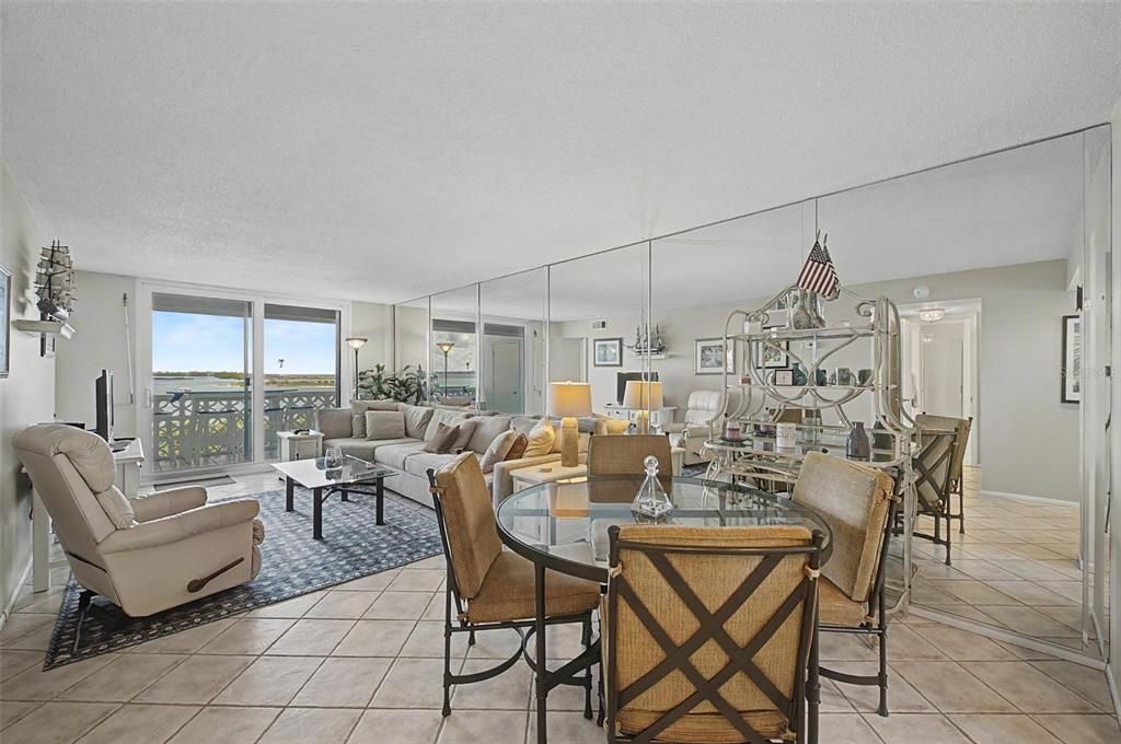 For Sale: $324,900 (2 beds, 1 baths, 970 Square Feet)