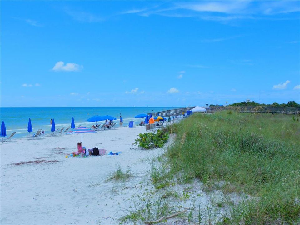 For Sale: $324,900 (2 beds, 1 baths, 970 Square Feet)