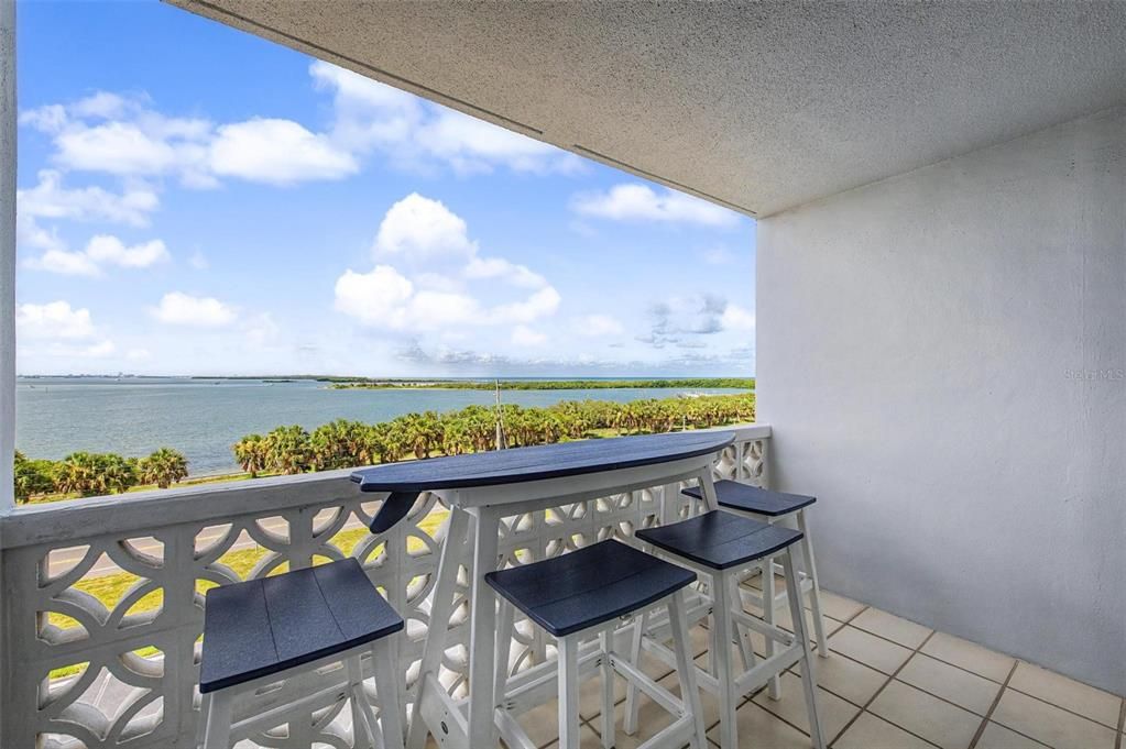 For Sale: $324,900 (2 beds, 1 baths, 970 Square Feet)