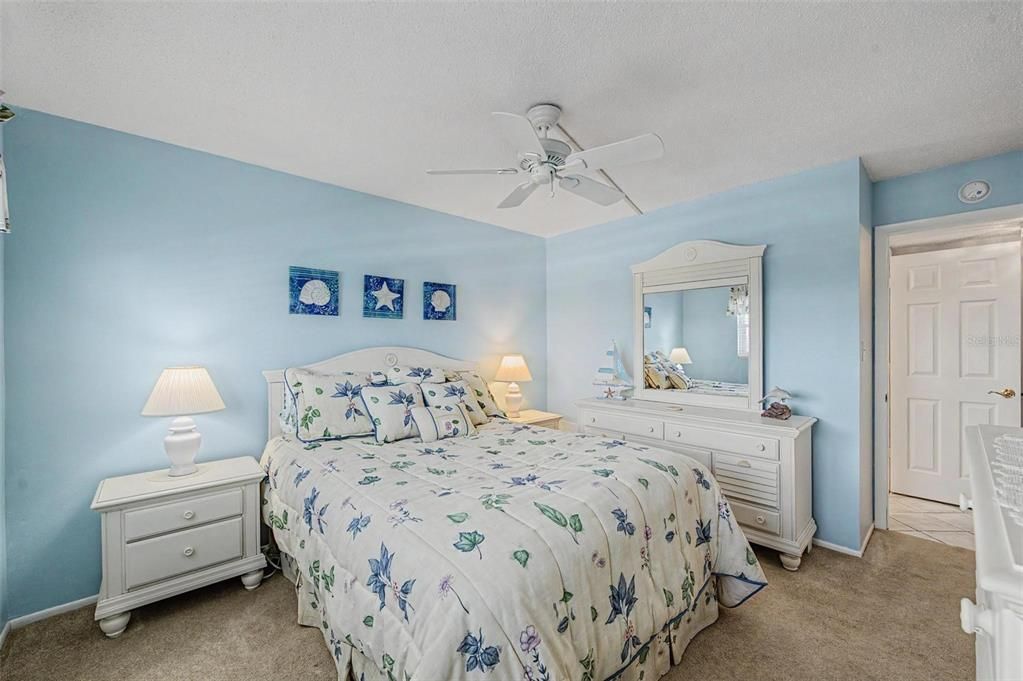For Sale: $324,900 (2 beds, 1 baths, 970 Square Feet)