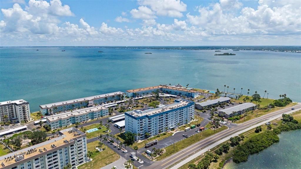 For Sale: $324,900 (2 beds, 1 baths, 970 Square Feet)