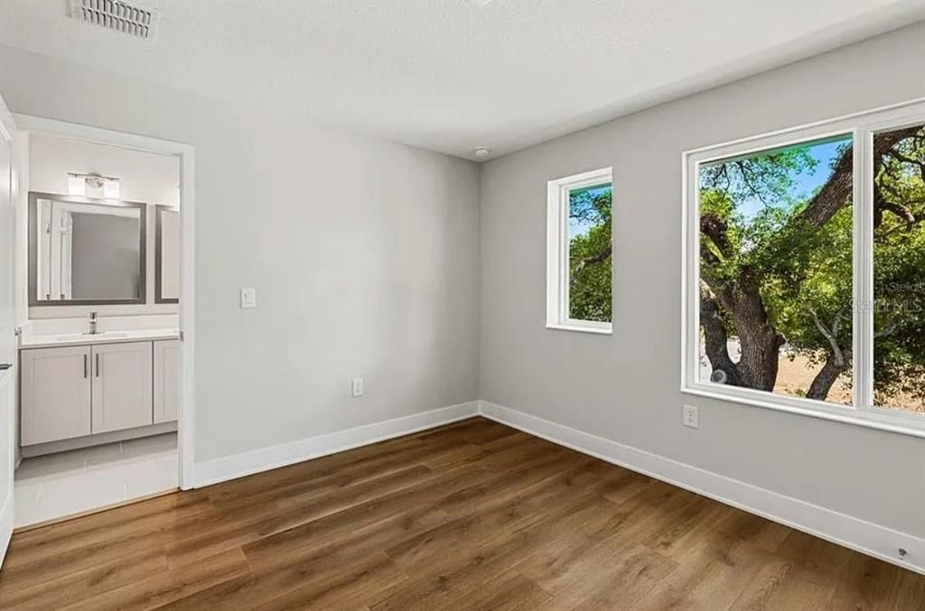 For Rent: $4,495 (3 beds, 2 baths, 987 Square Feet)