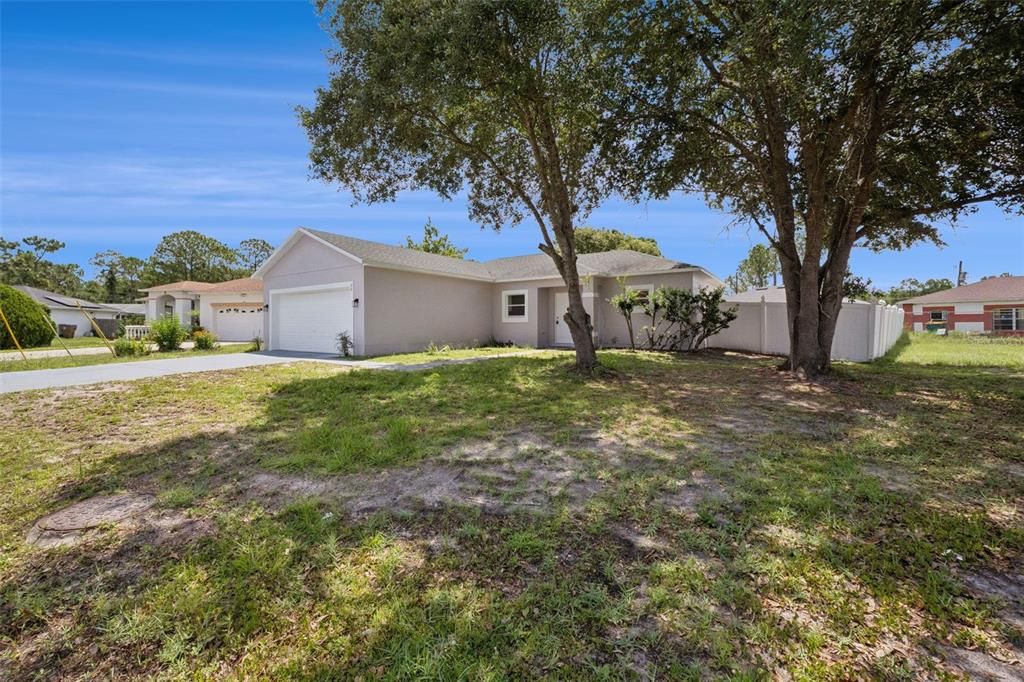 For Sale: $260,000 (3 beds, 2 baths, 1051 Square Feet)