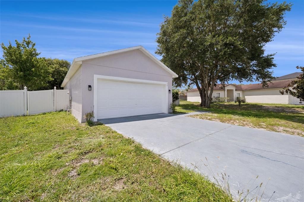 For Sale: $260,000 (3 beds, 2 baths, 1051 Square Feet)