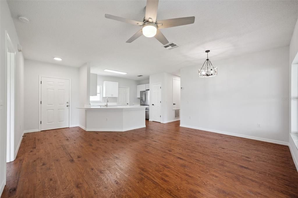 For Sale: $260,000 (3 beds, 2 baths, 1051 Square Feet)