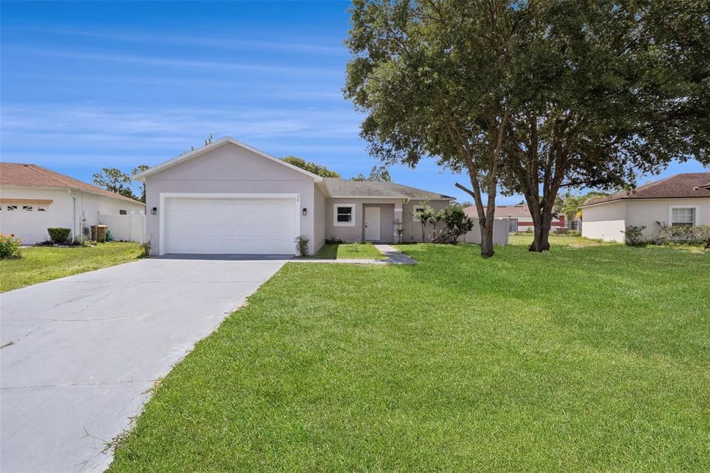 For Sale: $260,000 (3 beds, 2 baths, 1051 Square Feet)