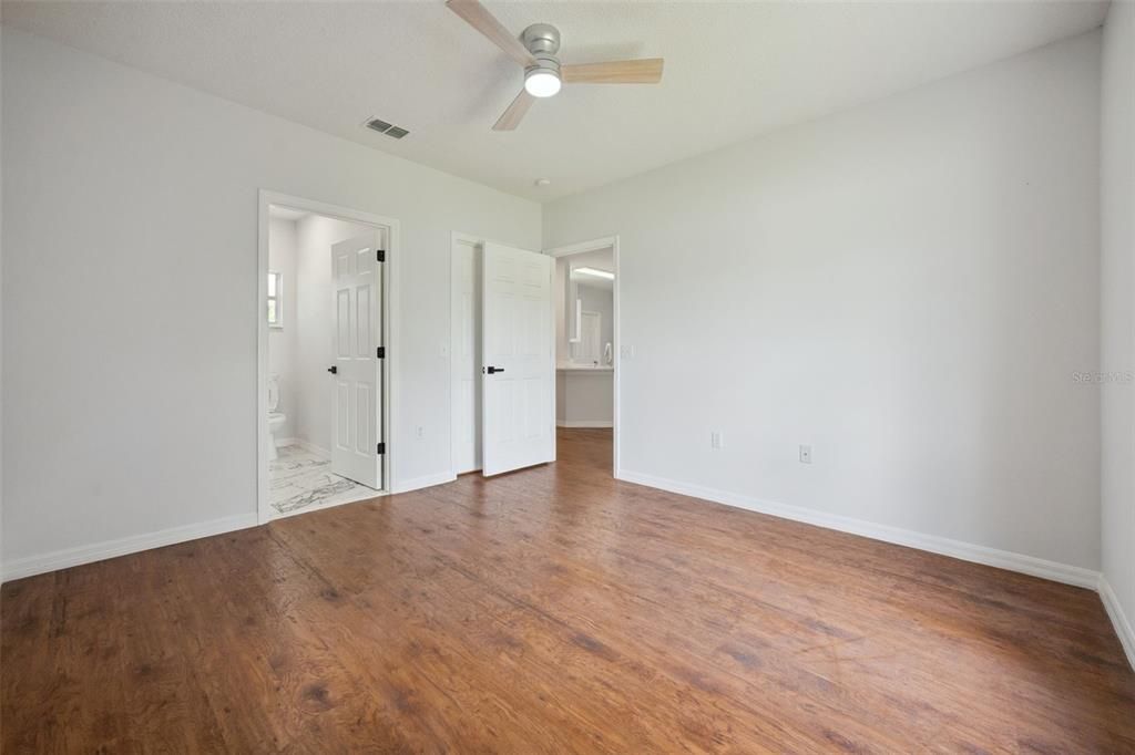For Sale: $260,000 (3 beds, 2 baths, 1051 Square Feet)