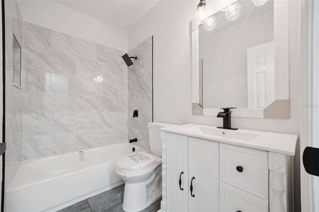 For Sale: $260,000 (3 beds, 2 baths, 1051 Square Feet)