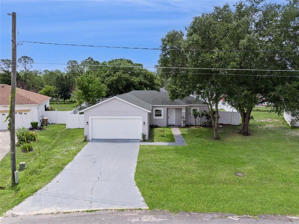 For Sale: $260,000 (3 beds, 2 baths, 1051 Square Feet)