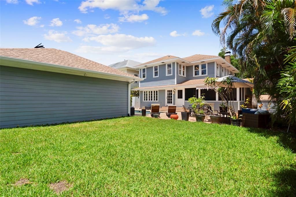 For Sale: $1,950,000 (4 beds, 2 baths, 2644 Square Feet)