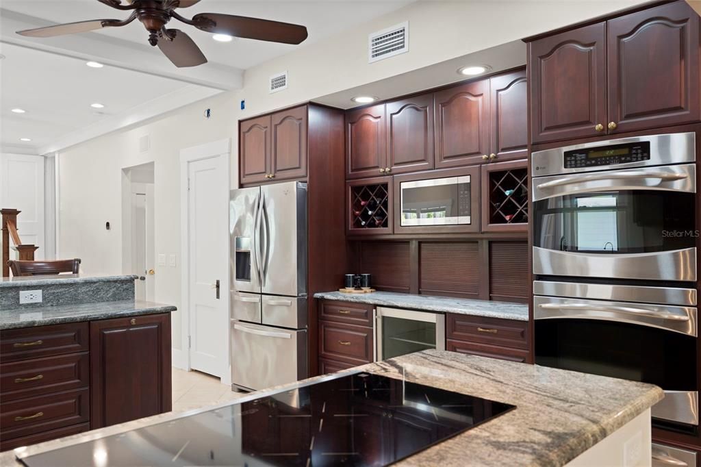 For Sale: $1,950,000 (4 beds, 2 baths, 2644 Square Feet)