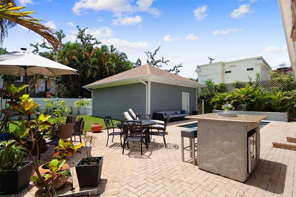 For Sale: $1,950,000 (4 beds, 2 baths, 2644 Square Feet)