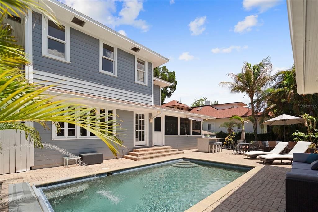 For Sale: $1,950,000 (4 beds, 2 baths, 2644 Square Feet)