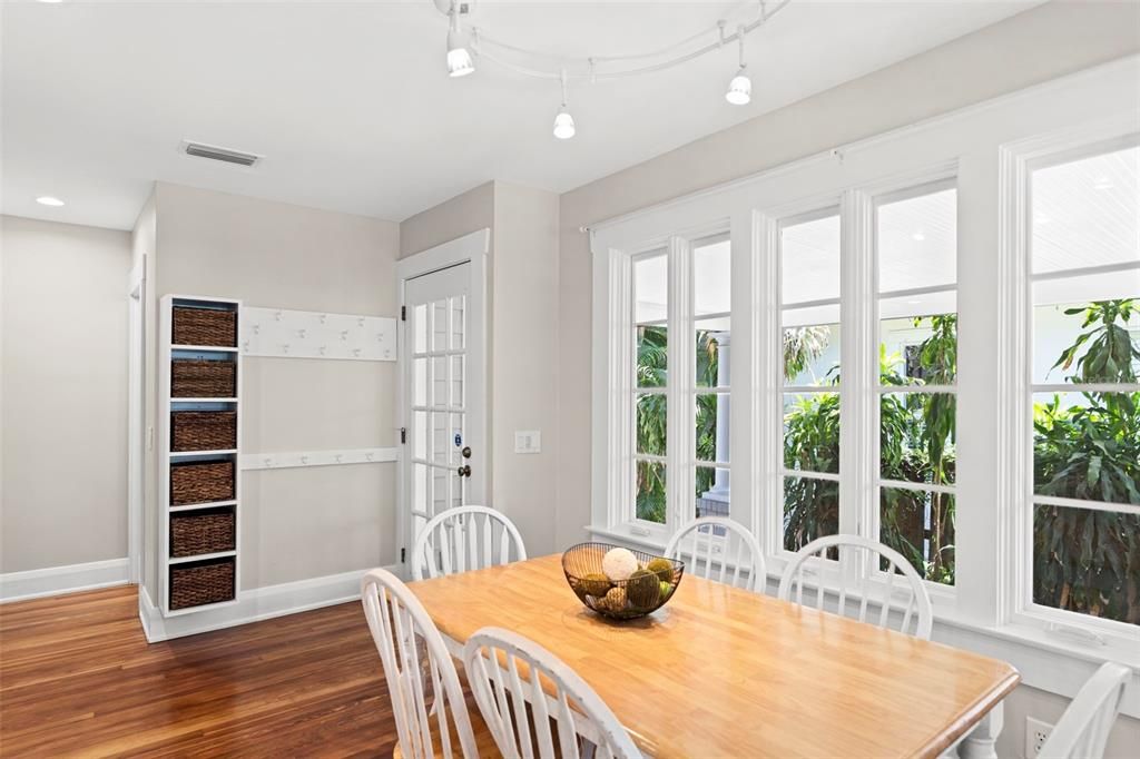 For Sale: $1,950,000 (4 beds, 2 baths, 2644 Square Feet)