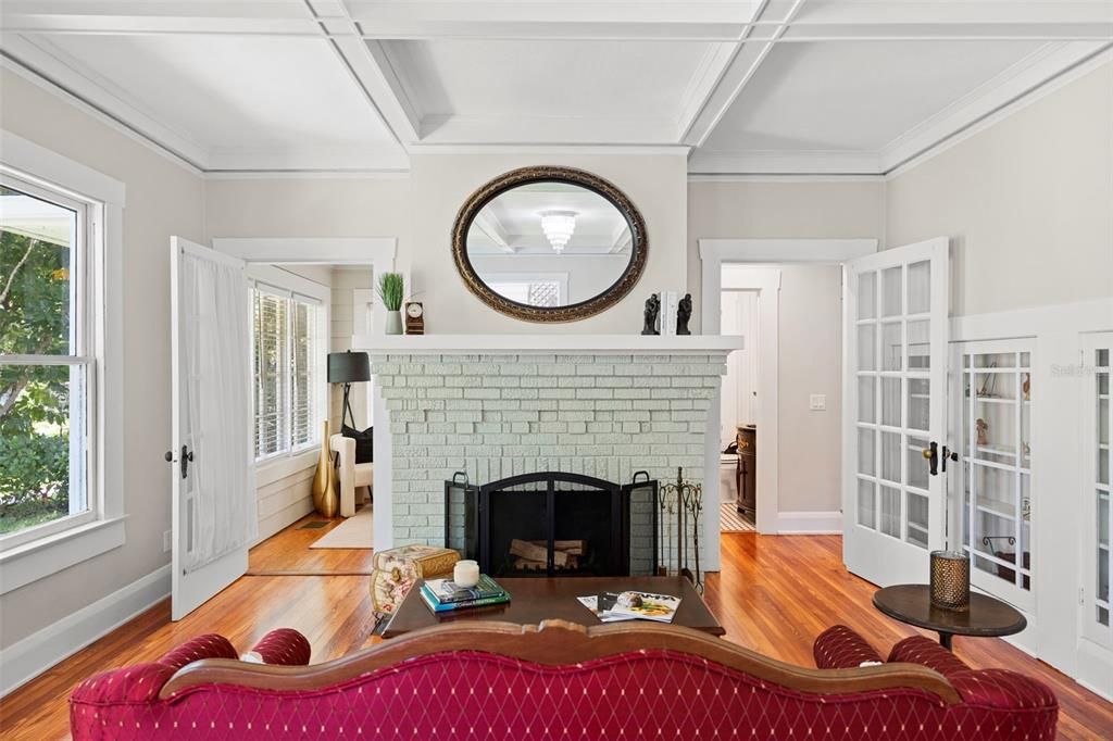 For Sale: $1,950,000 (4 beds, 2 baths, 2644 Square Feet)