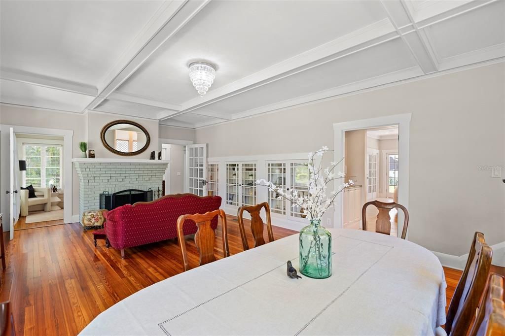 For Sale: $1,950,000 (4 beds, 2 baths, 2644 Square Feet)