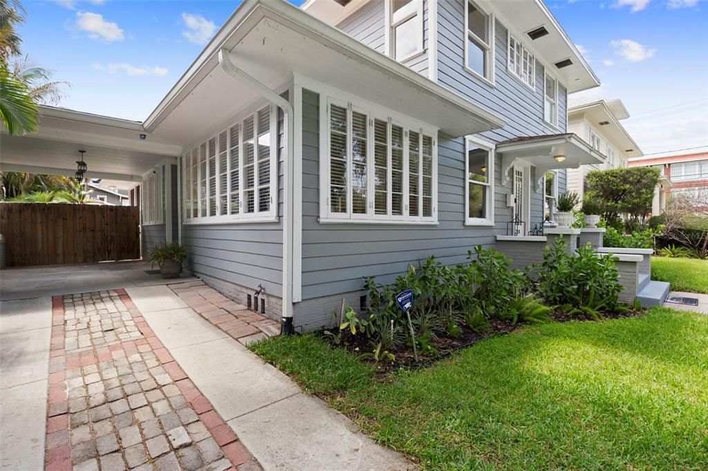 For Sale: $1,950,000 (4 beds, 2 baths, 2644 Square Feet)