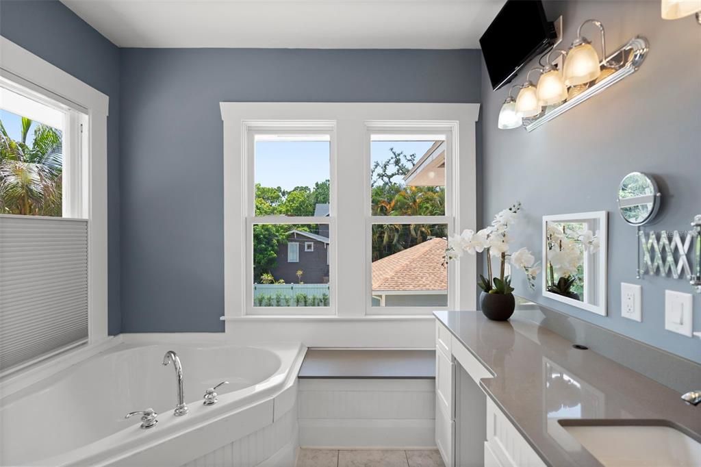 For Sale: $1,950,000 (4 beds, 2 baths, 2644 Square Feet)