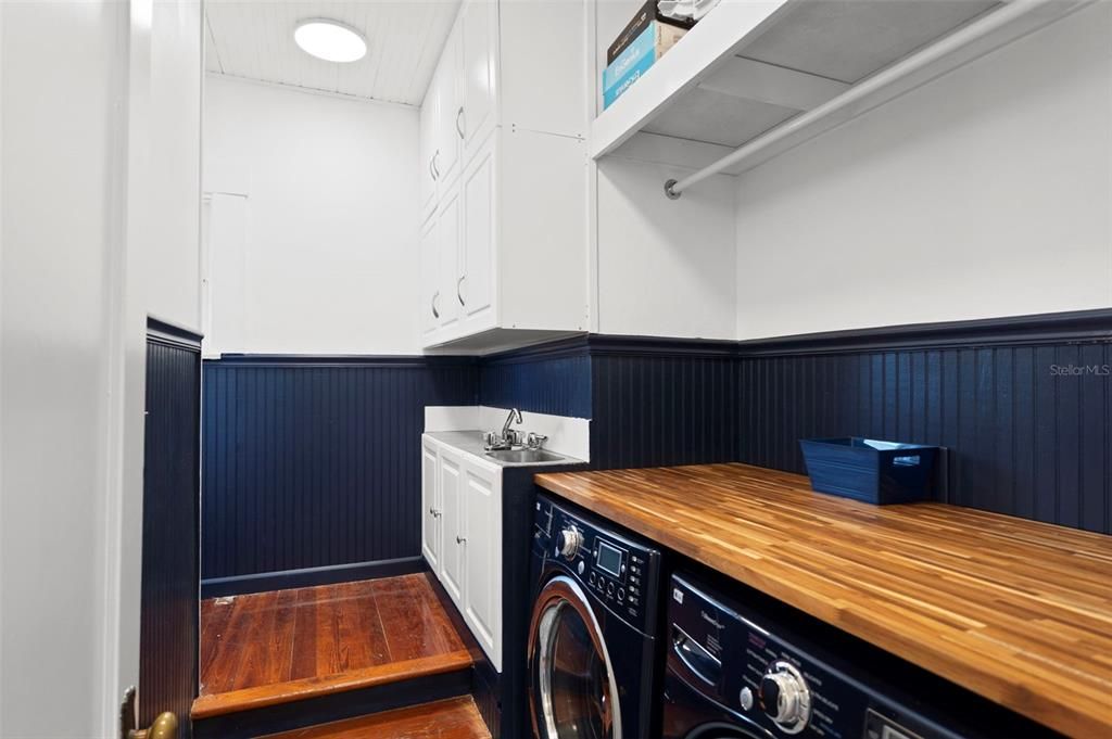 For Sale: $1,950,000 (4 beds, 2 baths, 2644 Square Feet)