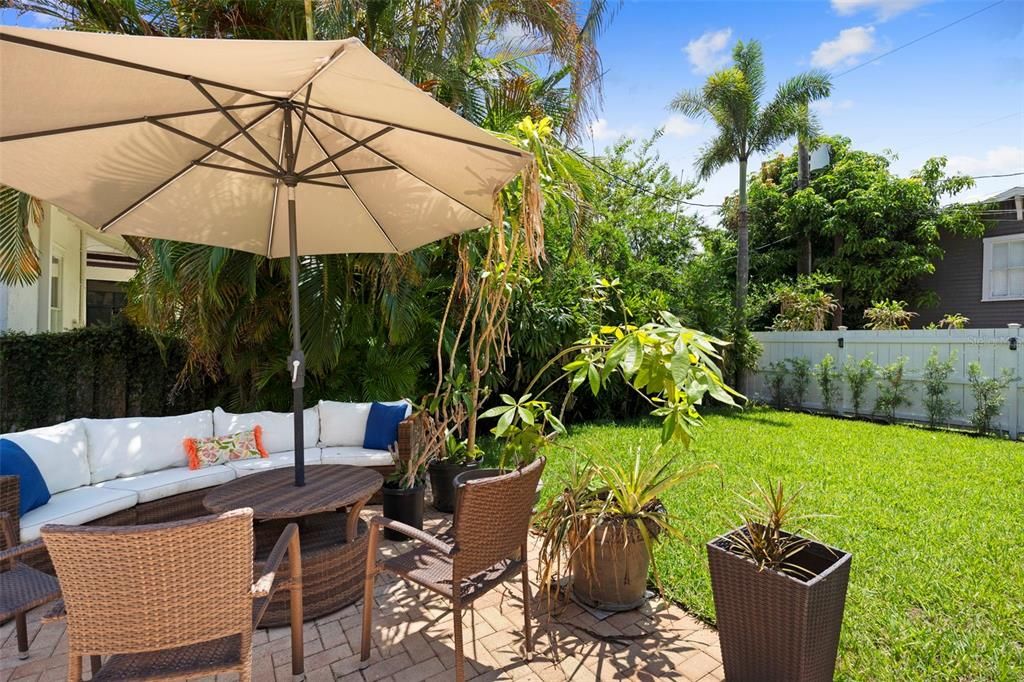 For Sale: $1,950,000 (4 beds, 2 baths, 2644 Square Feet)