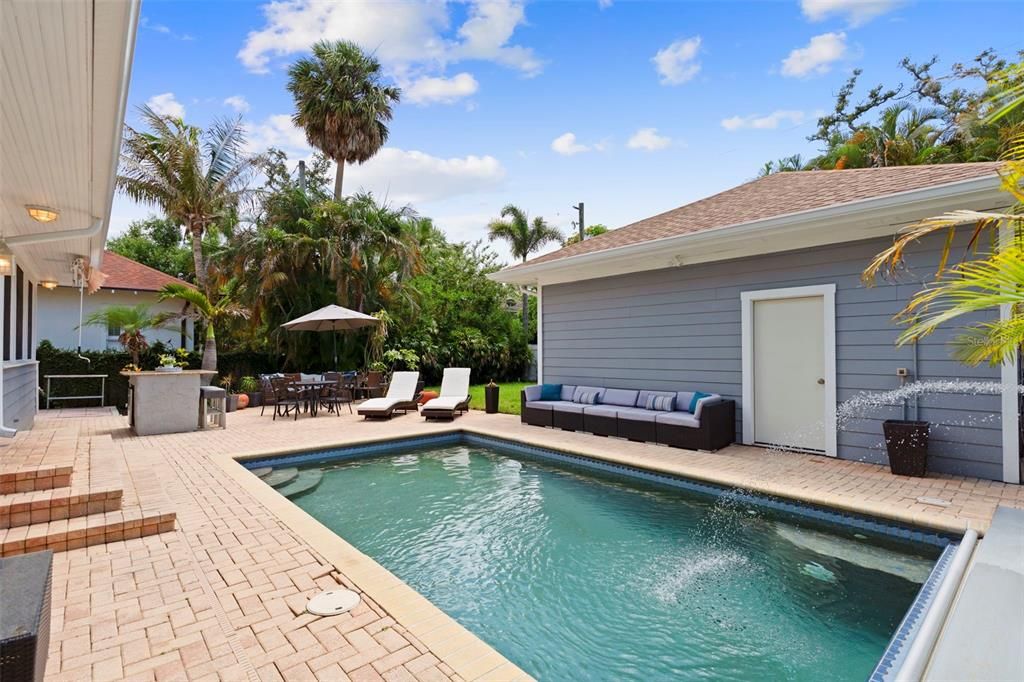 For Sale: $1,950,000 (4 beds, 2 baths, 2644 Square Feet)