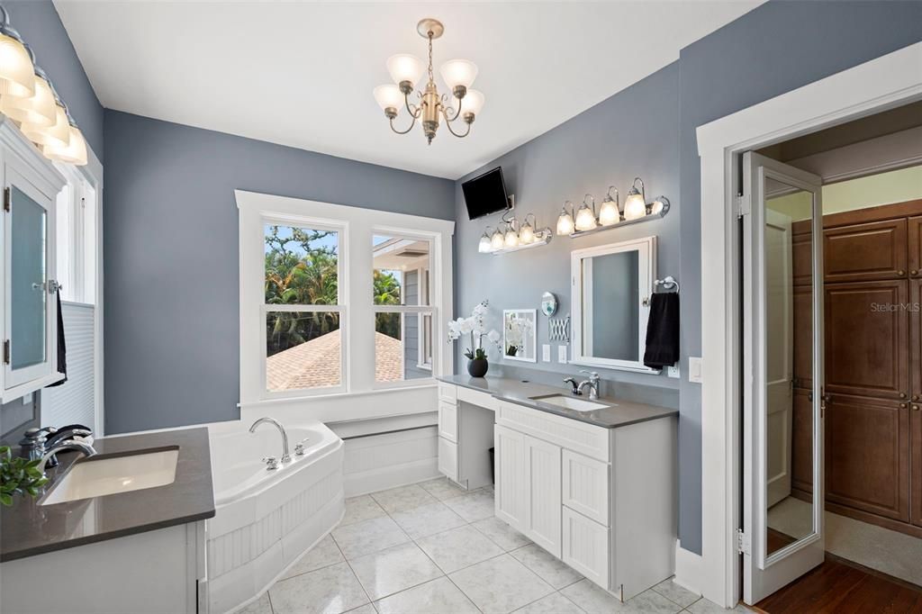 For Sale: $1,950,000 (4 beds, 2 baths, 2644 Square Feet)