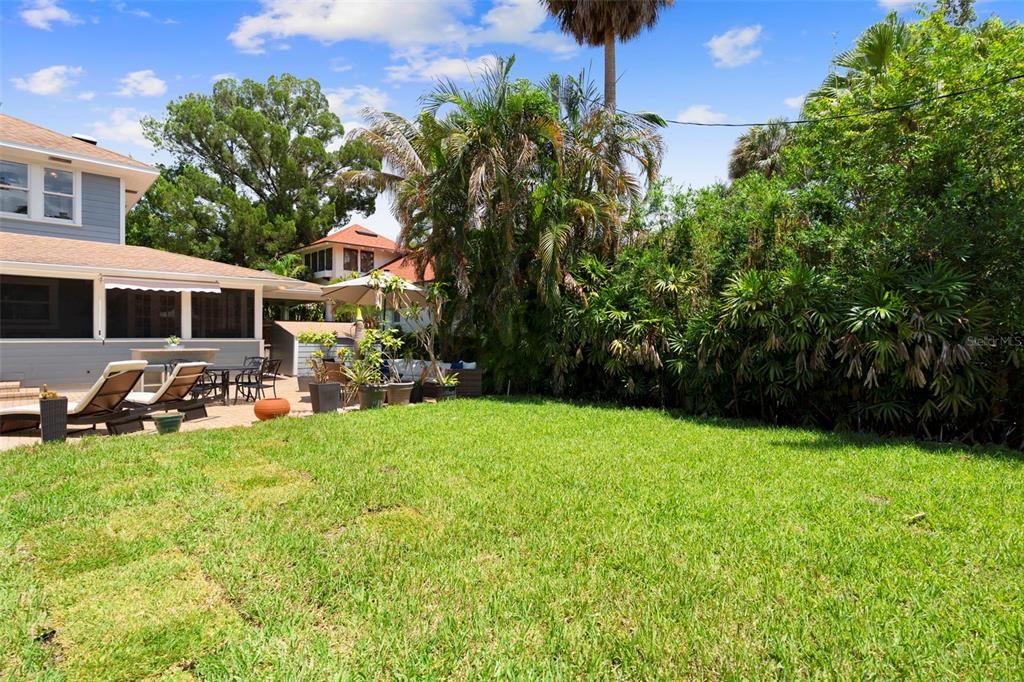 For Sale: $1,950,000 (4 beds, 2 baths, 2644 Square Feet)