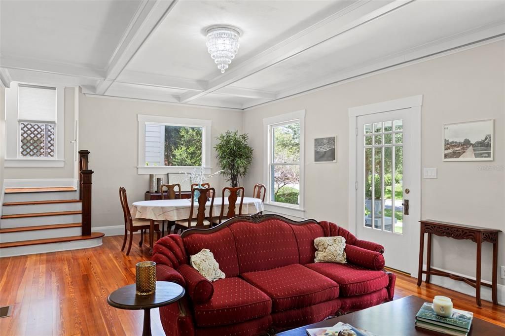 For Sale: $1,950,000 (4 beds, 2 baths, 2644 Square Feet)