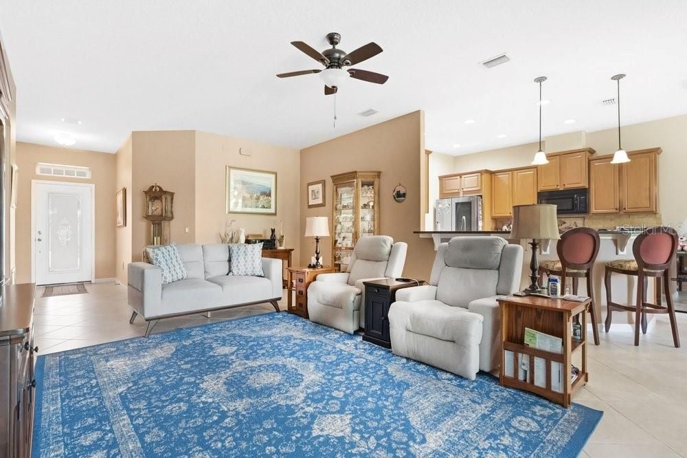 For Sale: $350,000 (2 beds, 2 baths, 1433 Square Feet)