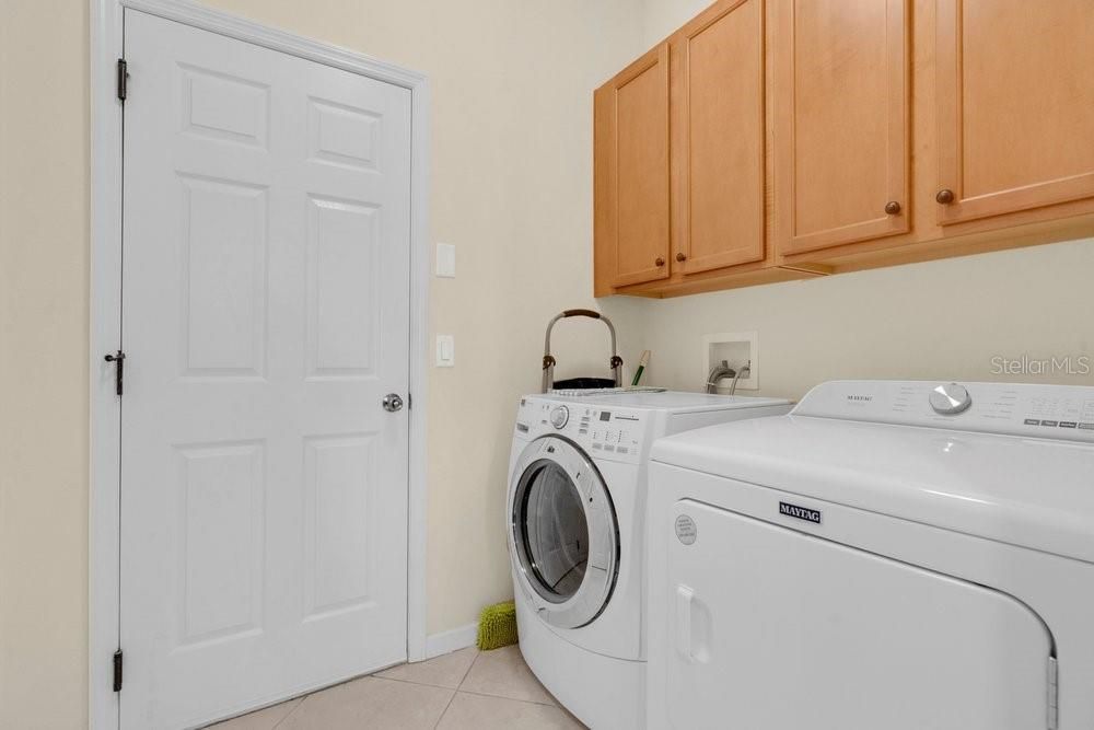 For Sale: $350,000 (2 beds, 2 baths, 1433 Square Feet)