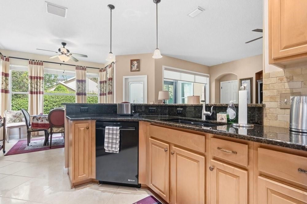 For Sale: $350,000 (2 beds, 2 baths, 1433 Square Feet)