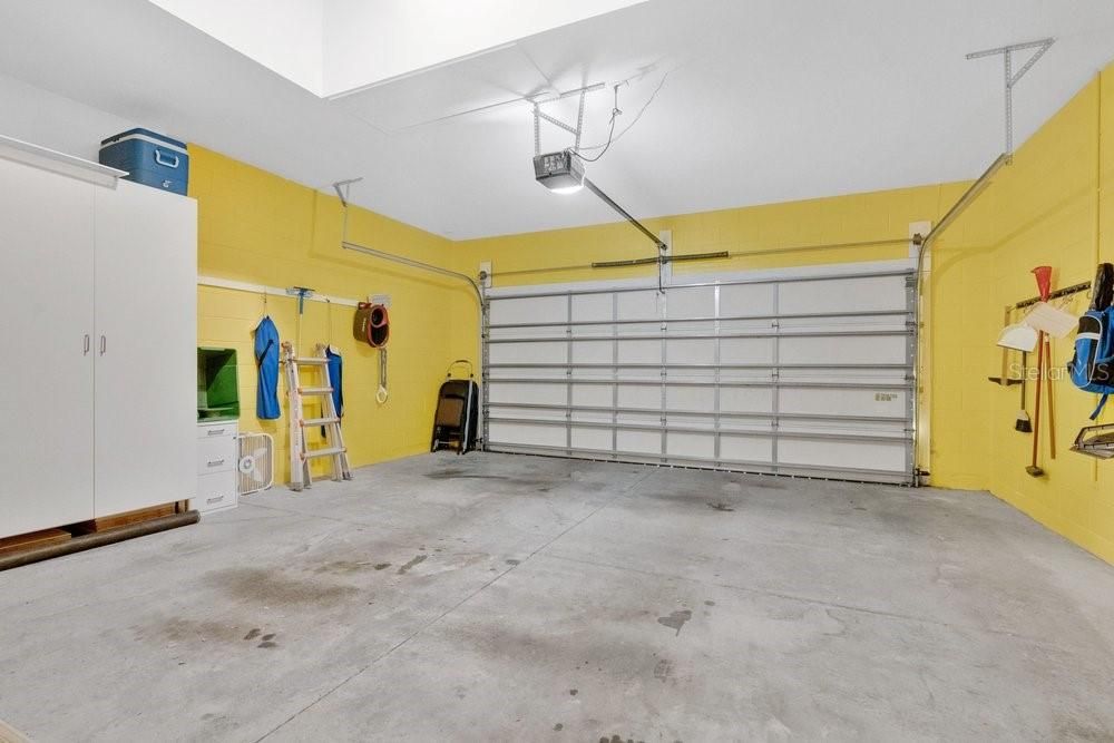 For Sale: $350,000 (2 beds, 2 baths, 1433 Square Feet)