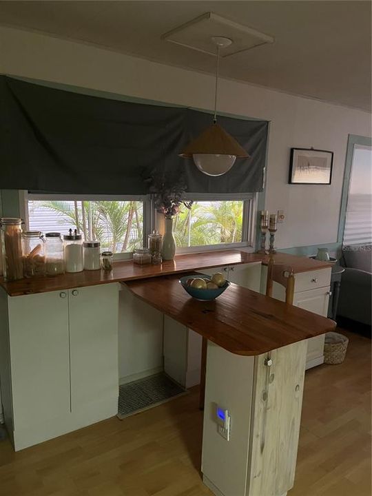 For Sale: $85,000 (2 beds, 1 baths, 672 Square Feet)