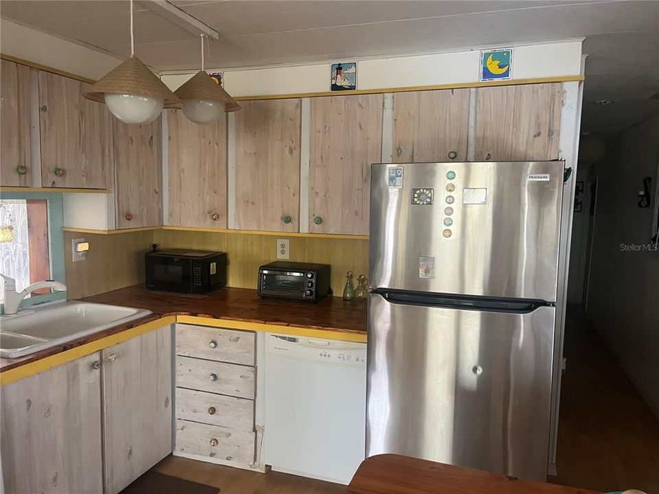 For Sale: $85,000 (2 beds, 1 baths, 672 Square Feet)