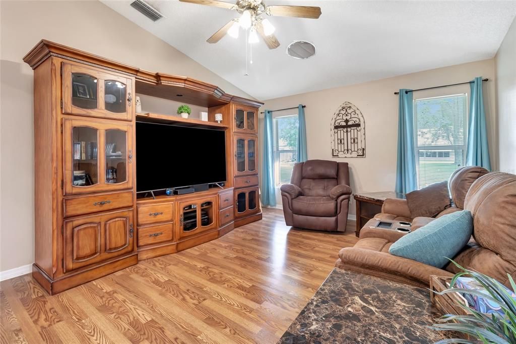 For Sale: $374,900 (3 beds, 2 baths, 2268 Square Feet)
