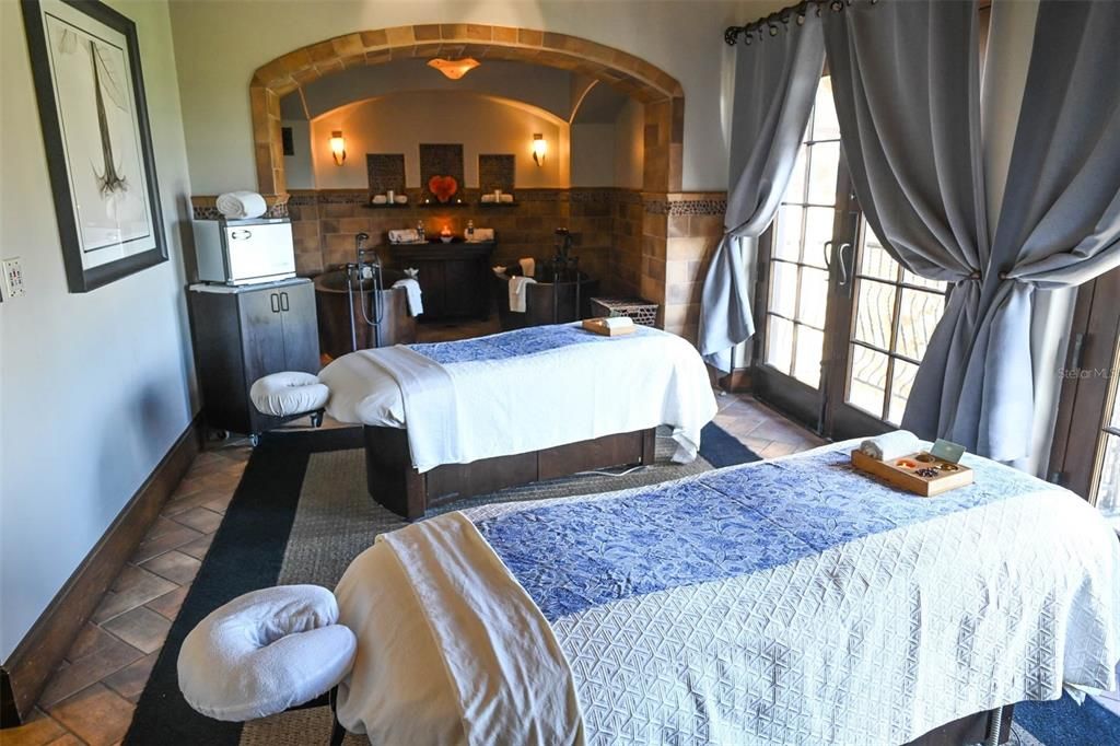 На продажу: $799,000 (1.31 acres)
