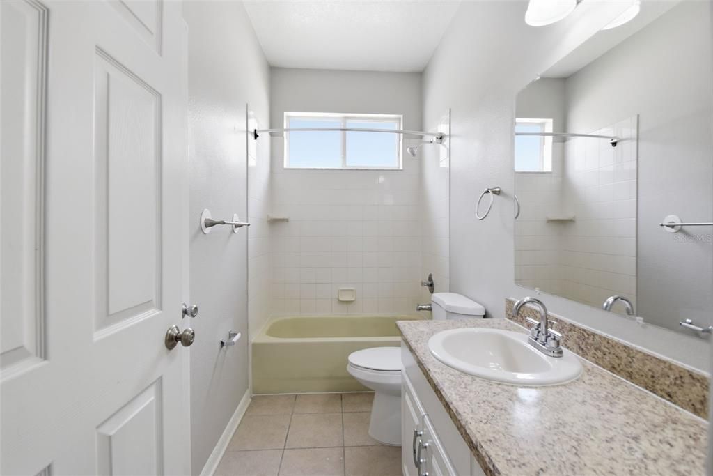 En Venta: $369,900 (4 camas, 2 baños, 2060 Pies cuadrados)