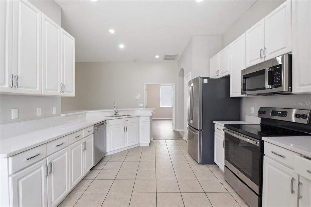 En Venta: $369,900 (4 camas, 2 baños, 2060 Pies cuadrados)