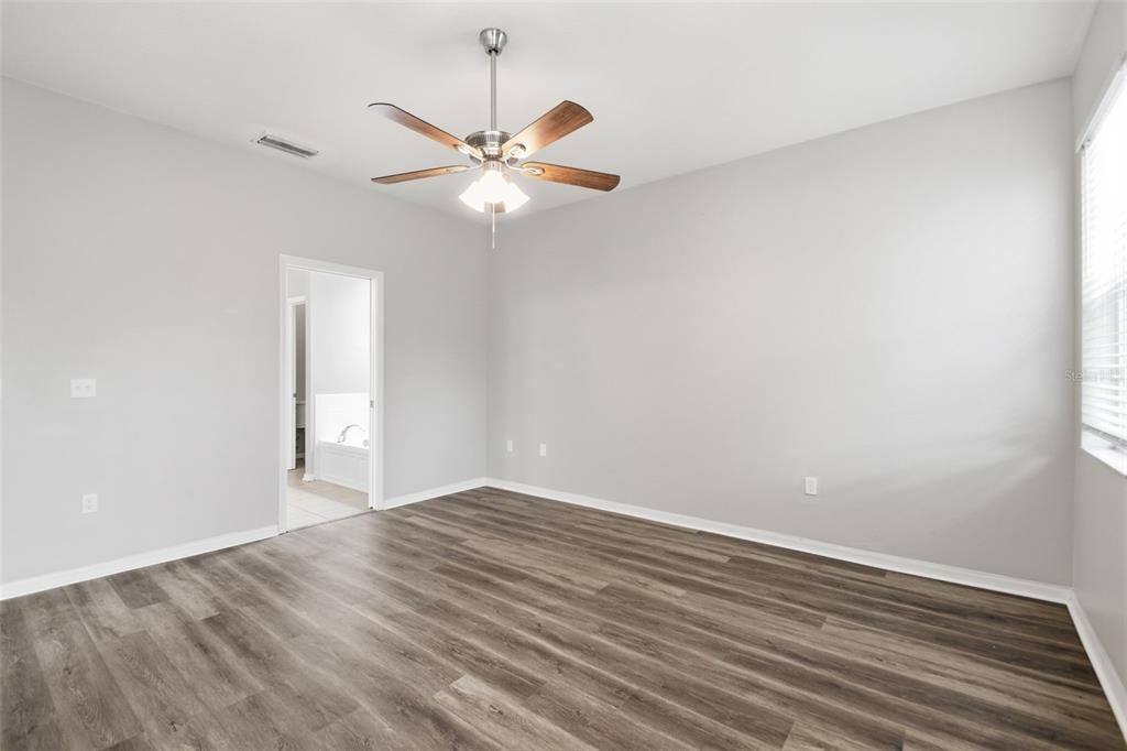 En Venta: $369,900 (4 camas, 2 baños, 2060 Pies cuadrados)