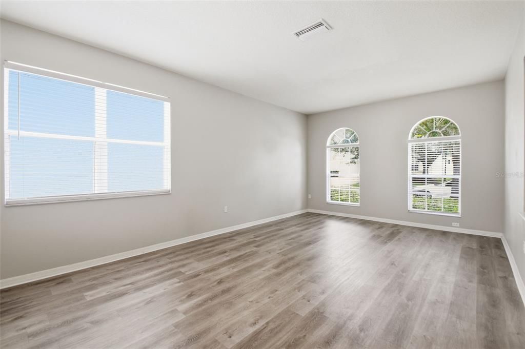 En Venta: $369,900 (4 camas, 2 baños, 2060 Pies cuadrados)