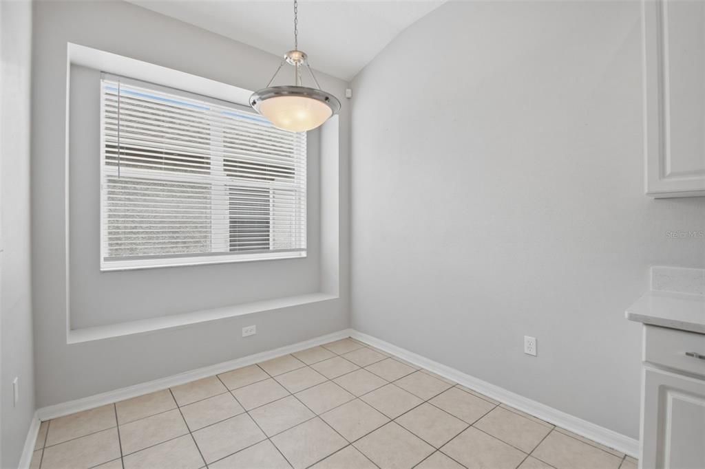 En Venta: $369,900 (4 camas, 2 baños, 2060 Pies cuadrados)