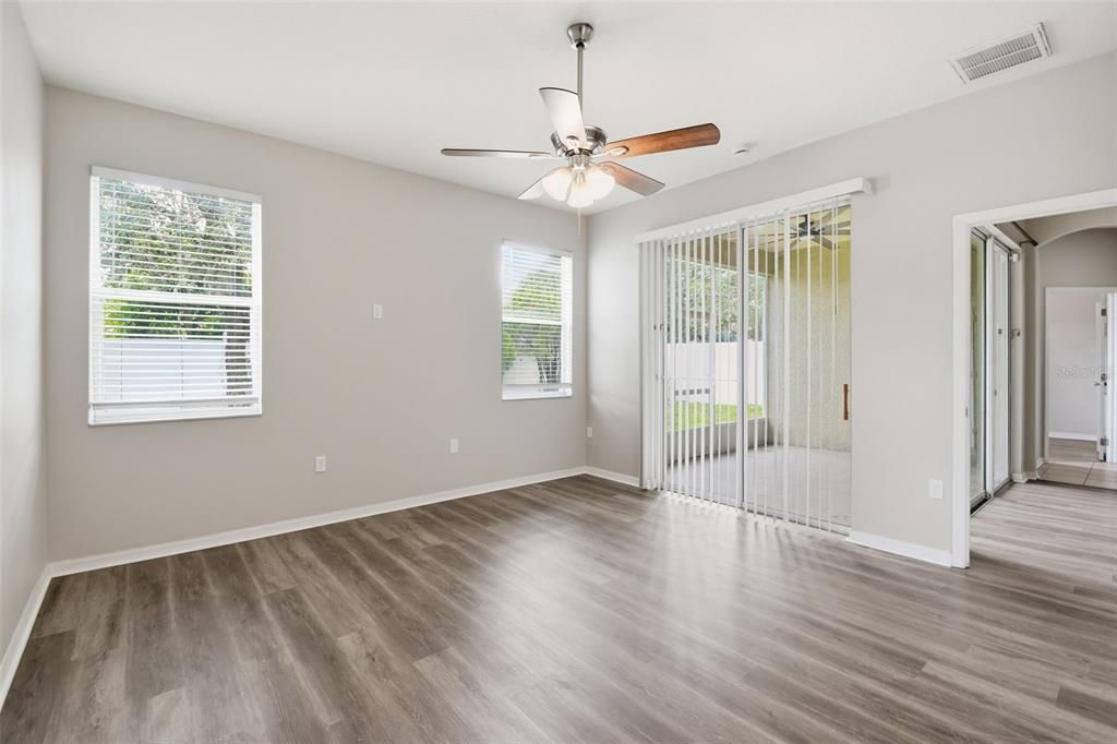 En Venta: $369,900 (4 camas, 2 baños, 2060 Pies cuadrados)