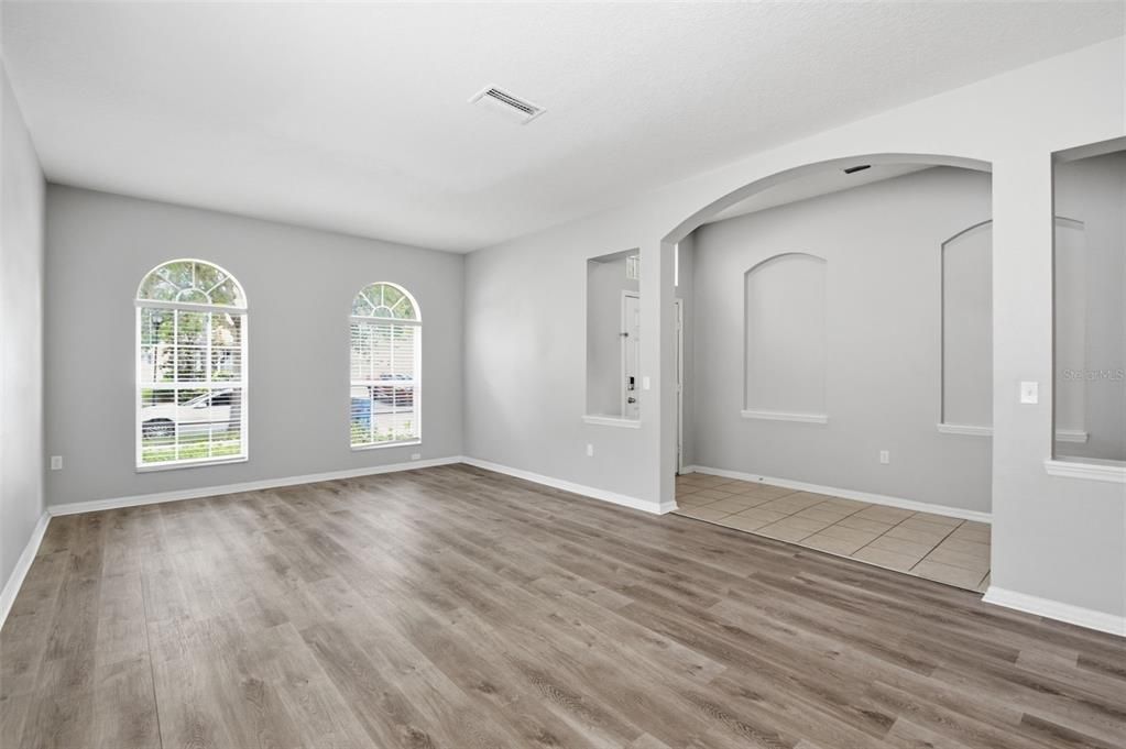 En Venta: $369,900 (4 camas, 2 baños, 2060 Pies cuadrados)