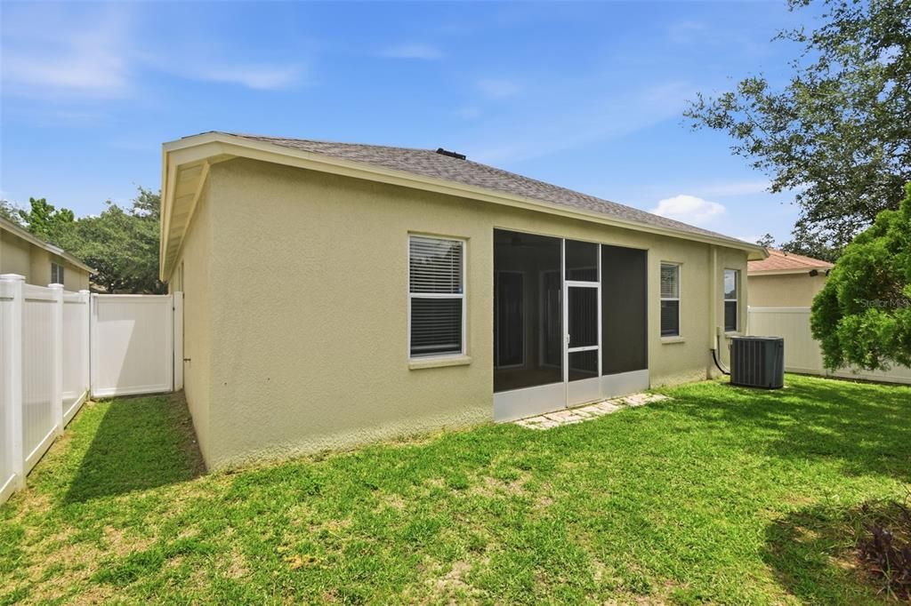 En Venta: $369,900 (4 camas, 2 baños, 2060 Pies cuadrados)