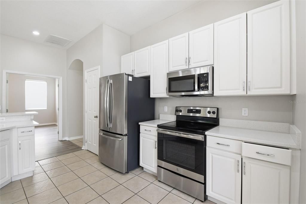 En Venta: $369,900 (4 camas, 2 baños, 2060 Pies cuadrados)