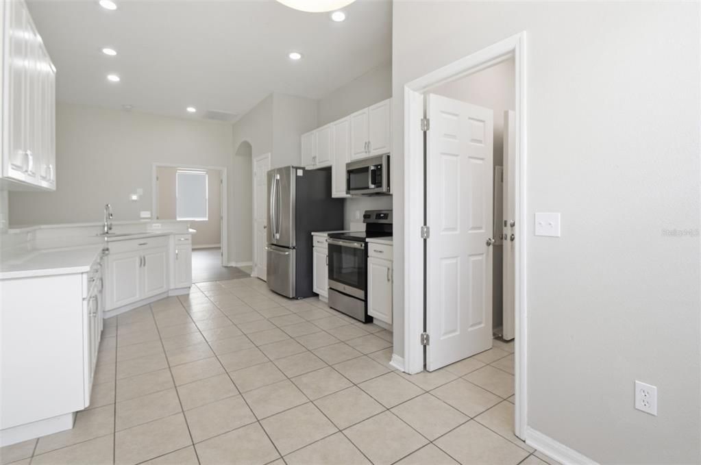 En Venta: $369,900 (4 camas, 2 baños, 2060 Pies cuadrados)